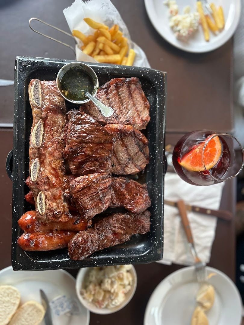 RileySwayzypk's tweet photo. Este churrasco argentino en el barrio de La Latina es una obra maestra! Carne jugosa, chimichurri casero y papas fritas crujientes. No te pierdas esta joya gastronómica de Madrid, 100% recomendado  #MadridGastro #ChurrascoIdeal， https://t.co/FnMvigQW6W