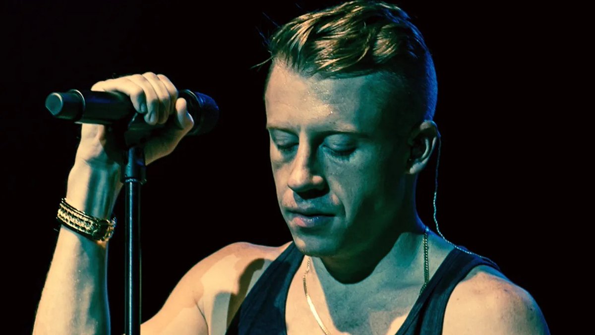 ThaynaFG's tweet photo. Photo by Don Porqué on September 6, 2026. May be an image of a microphone, concert, and text. https://t.co/LD36AO34rI