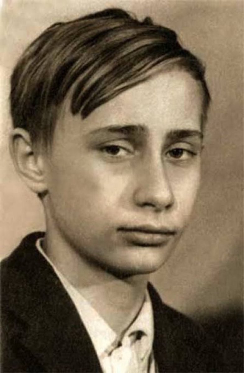 Commentaryb8y5's tweet photo. Eye test

Can you guess who it is ?

A. Mark Zuckerberg
B. Vladimir Putin
C. Joe Biden
D. Elon Musk https://t.co/8DPNpVqsAr