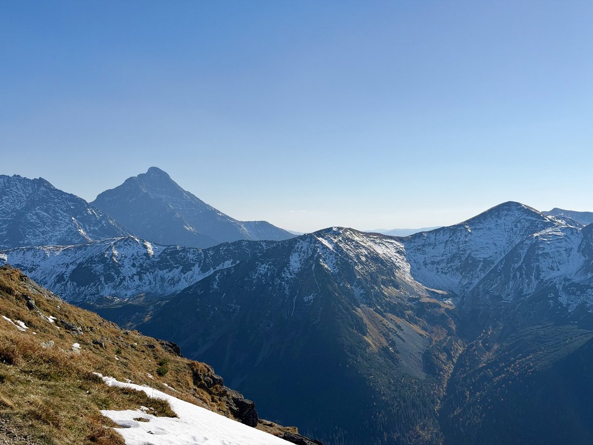 Roonwild's tweet photo. Polský výhled na Slovensko a Kriváň https://t.co/Zj1sJZQ9E8
