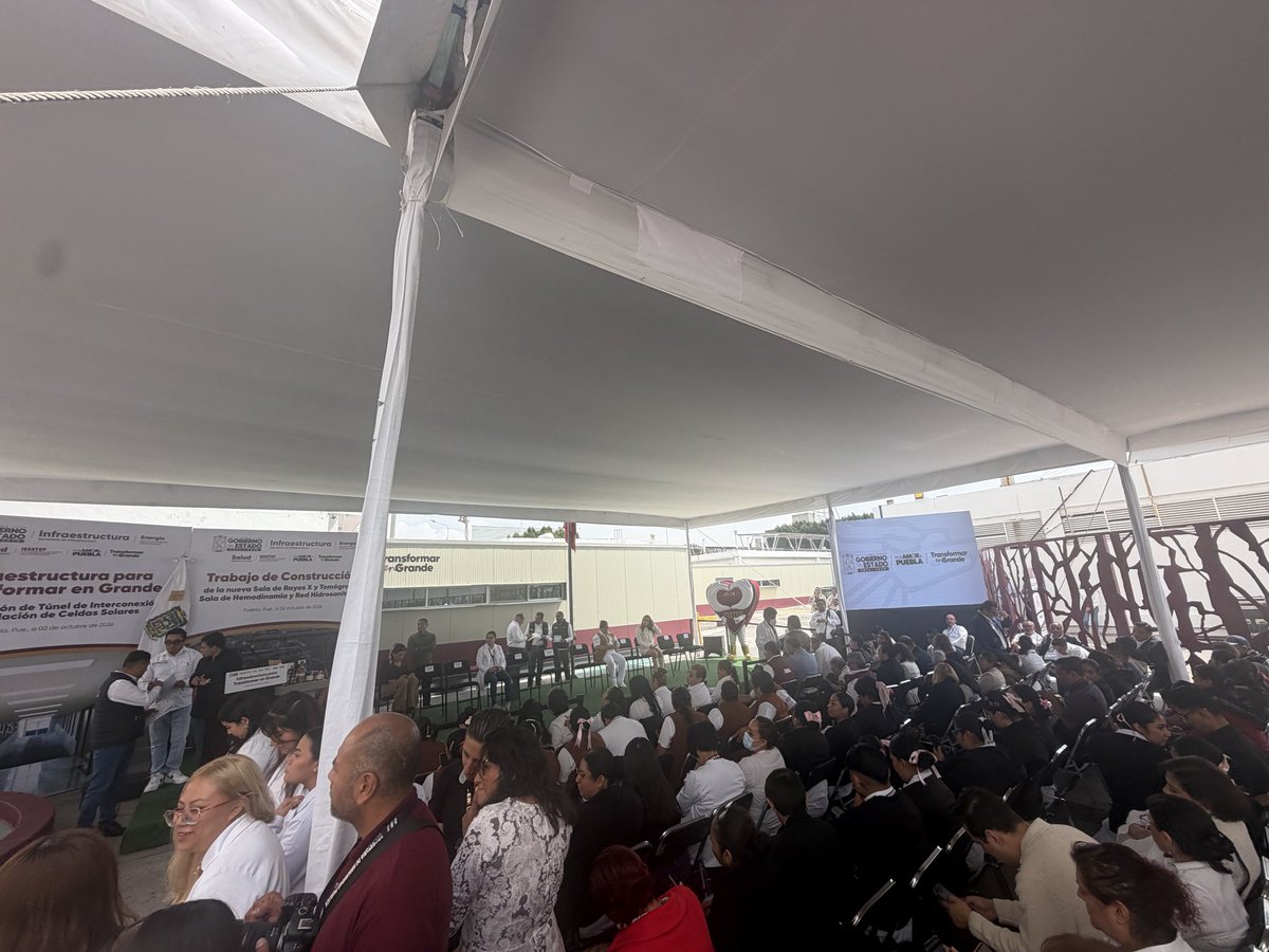 JuanTMias's tweet photo. Como ven?

Más de una hora médicos y enfermeras del Isstep esperando que el patrón llegue  a decir mamadas 

Y la gente que necesita atención, bien gracias 

El evento debio iniciar 10:00

Más de una hora de retraso y el otro más 

@BruceJulis @CazaBots4 @LaAldeaPoblana https://t.co/LdJOJnuFdG