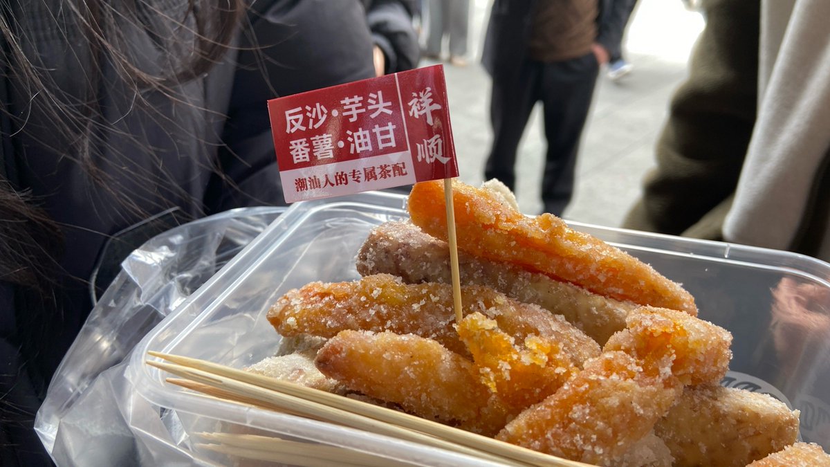 FionaGaryzdtr's tweet photo. Churros crujientes con azúcar, calientitos de la parada callejera – el antojo perfecto a cualquier hora!， https://t.co/TWmwBh7ktN