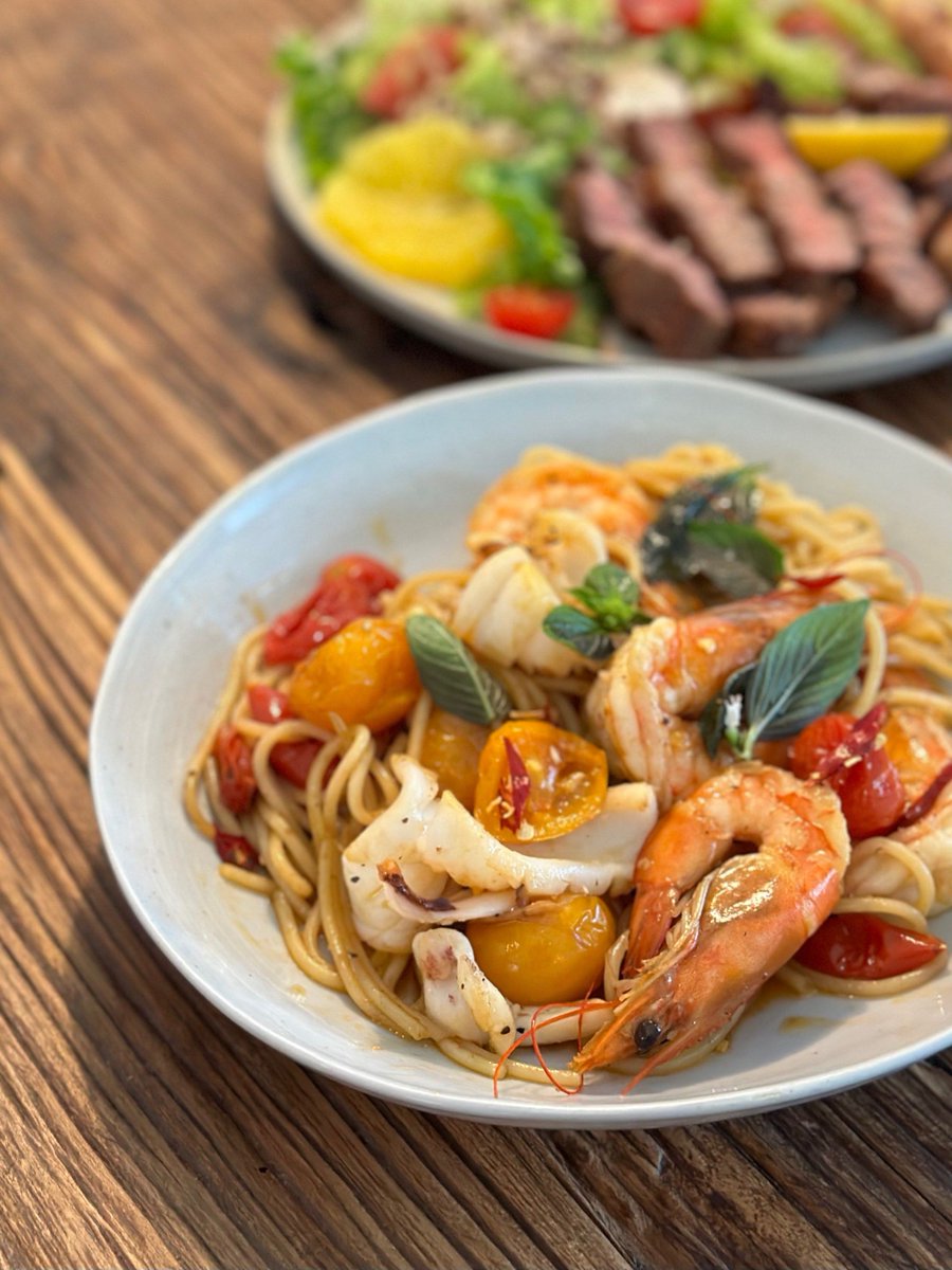 RowanMerchxl's tweet photo. [Hoy vas para el mercado Compra tomates jugosos, cebollas frescas y un puado de albahaca — ingredientes básicos para una pasta deliciosa en 20 minutos!] https://t.co/6SJyojYk3r
