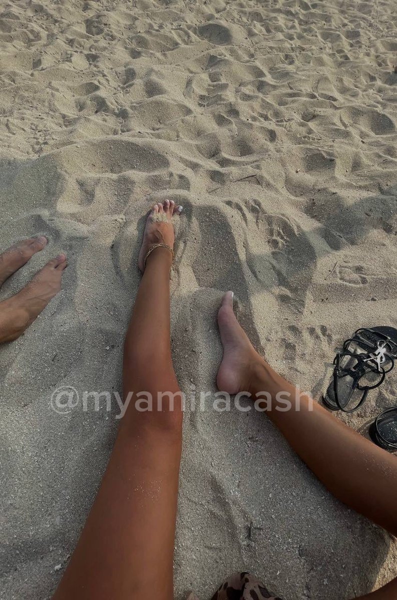 myamiracash's tweet photo. Subs are sending me money for the simple reason that I exist ✨ https://t.co/8ly2jmloJ5