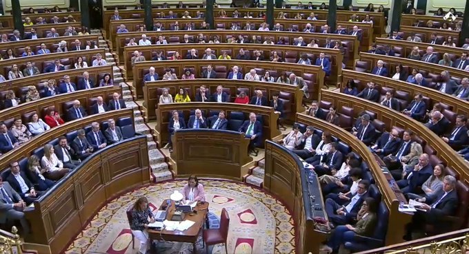 fsat_mallorca's tweet photo. L'actuació que s'ha produit avui al congres es un reflex de la situació actual, la clase burgesa nomes vetla pels seus interessos, es deure de la clase proletaria i unir-se per fer front a aquesta situació, els carrers han de ser la veu de la gent. https://t.co/vVxrniPalx