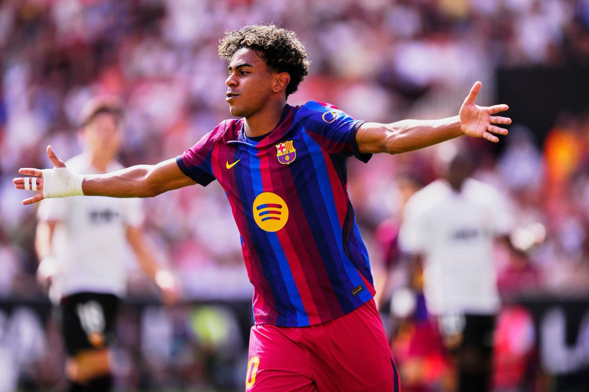 ReshadRahman's tweet photo. 𝐙𝐋𝐀𝐓𝐀𝐍 𝐊𝐍𝐎𝐖𝐒 🇸🇪 

🏆🗣️ “La Liga winners? Barcelona” 

🏆🗣️ “Champions League winners? Barcelona” 

🏅🗣️ “Ballon d’Or? Lamine Yamal” 

#FCB 🔵🔴 https://t.co/iGiSqVl2h8