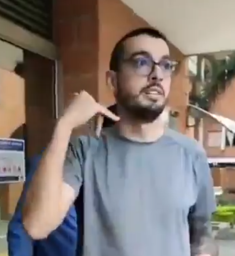 YIcueramosCuer1's tweet photo. @Wilson_Suaza_ Ubiquen al man de rapi para ayudarle a pagar lo que ese perro no pagó ...

Pero a esa rata hay que casarla https://t.co/3rwTXooWxB
