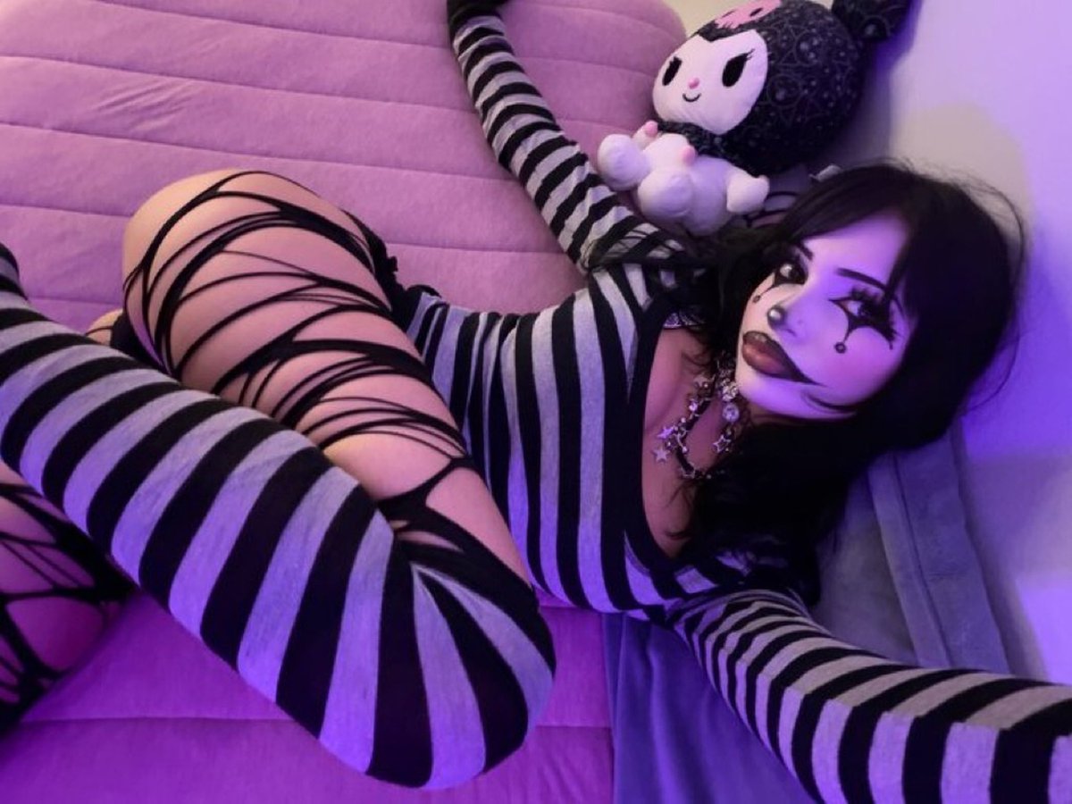 VixensGoodBoy's tweet photo. Every mommy that gets me weak (hard) gets my password and is allowed to do whatever they want in my account
NO LIMITS🫩💦
You even can replace the email I will be your personal toy😣💖
But be careful this might be a trap hehe
#wankbattle #accountplay #wankchat https://t.co/tH5ELrxu6V
