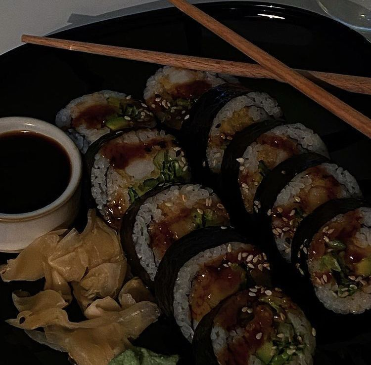 1370fics's tweet photo. how pinterest sees me:
★ fashion 
★ pantone 
★ mood 
★ food

wait this was actually so cutie!! clear darker tones/colors here but i actually love that sm 🥹🥹💗 https://t.co/EPEaXnGwmT
