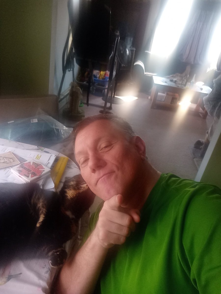 anthony61270025's tweet photo. @SophieCunngig And the cat😁 https://t.co/bVI90XUojZ