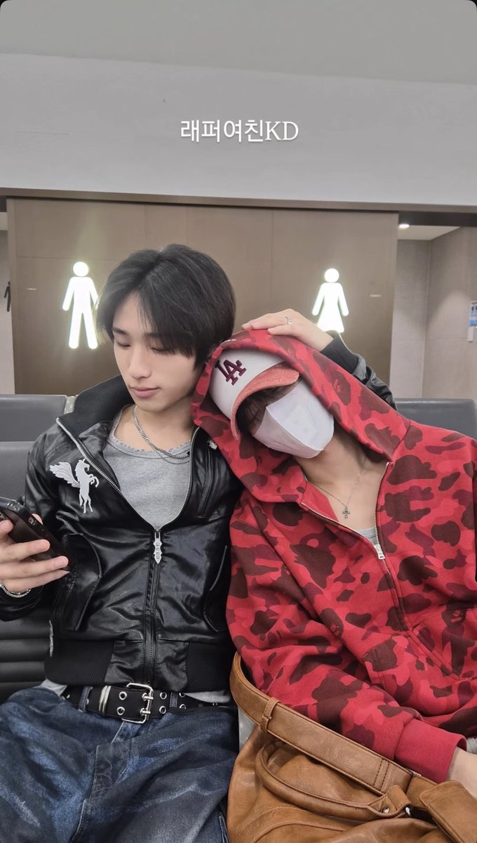 1toluv830's tweet photo. 아ㅏㅏㅏㅏㅏㅠㅠㅠㅠㅠㅠㅠㅠㅠㅠㅠ❤️
역시 빨간색이 잘 어울리는 남자야 https://t.co/MfOWVTrIvb