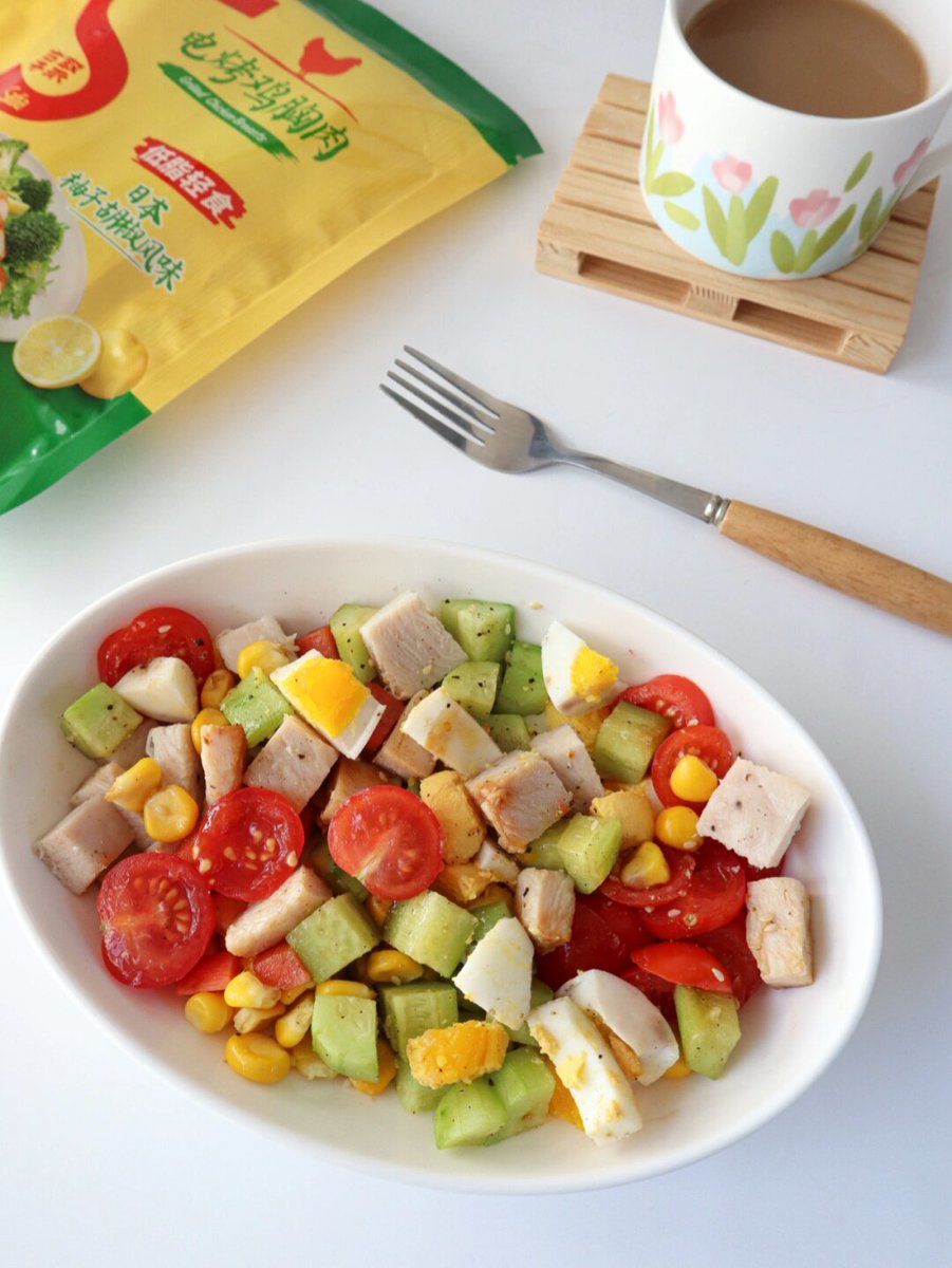 SamaraAkemwp's tweet photo. Para el almuerzo de hoy, una ensalada fresca con lechuga, tomate y un toque de limón. Rica, ligera y perfecta para un día ocupado. ， https://t.co/IEHnnMBN6n