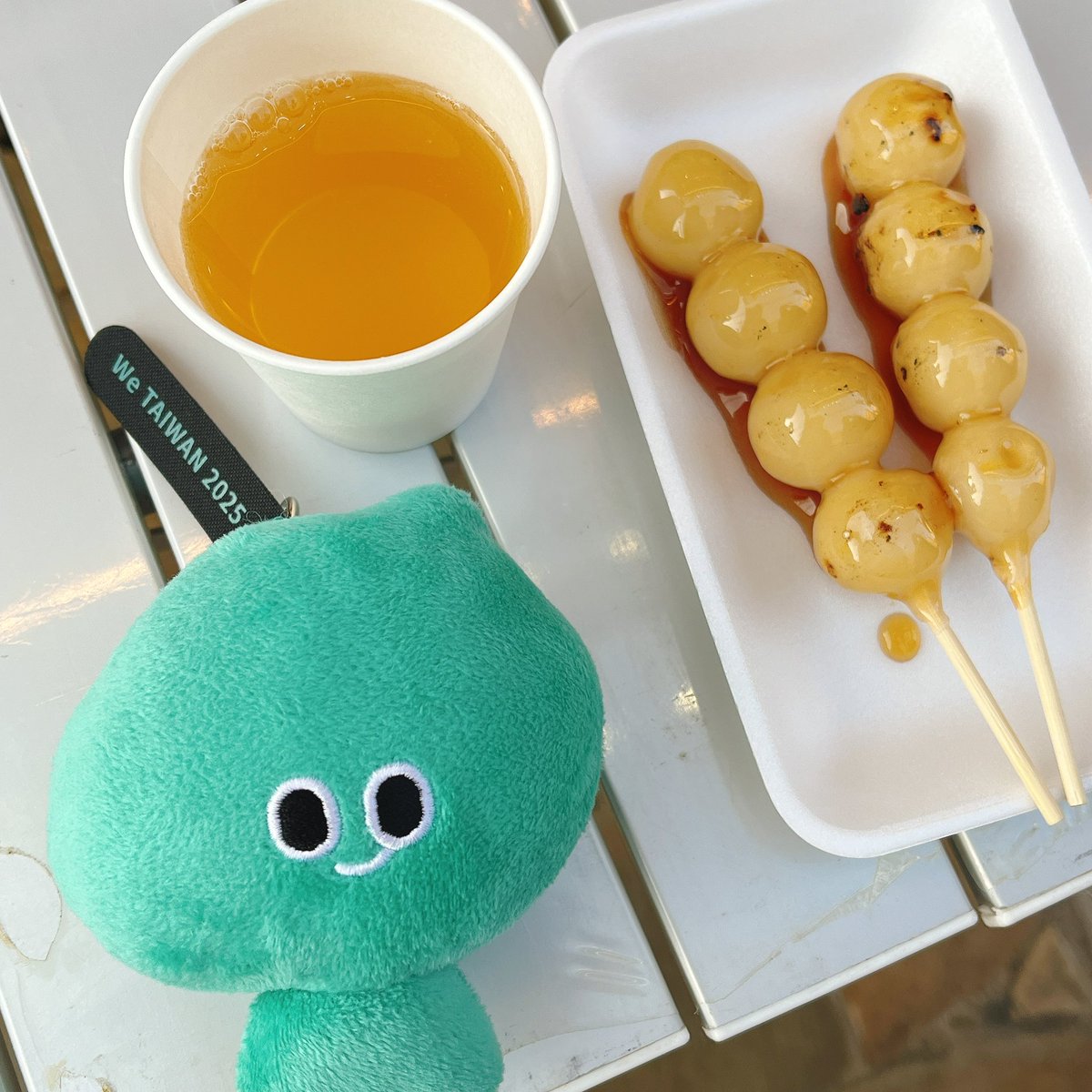 OGukami's tweet photo. @wetaiwan_tw いつも一緒に食べ歩きしてるの💚 https://t.co/cm1cxt85hd