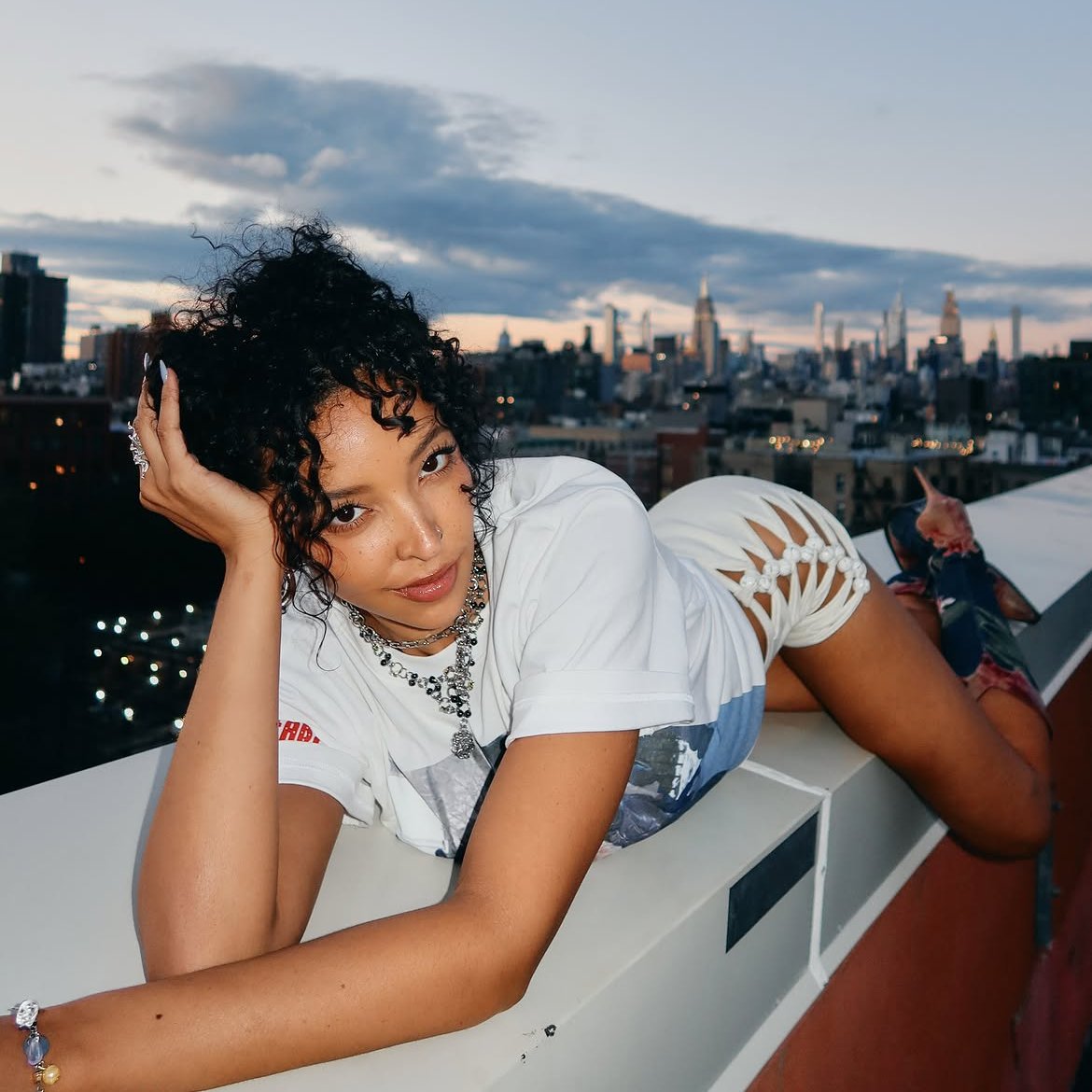 tinashedata's tweet photo. Tinashe  — Spotify Top Artists Charts:

#100. Australia (+13) *peak 59*
#114. United States (=)
#127. Canada (+18) *peak 119*
#133. New Zealand (+4) *peak 94*
#142. United Kingdom (+5) *peak 95*
#154. Ireland (+4) *peak 68* https://t.co/oXM3YZrkSi