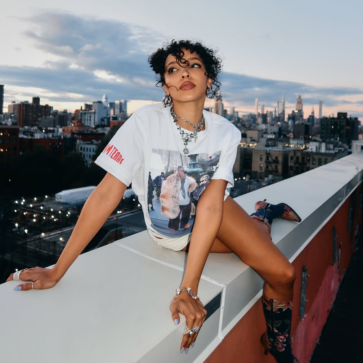 tinashedata's tweet photo. Tinashe  — Spotify Top Artists Charts:

#100. Australia (+13) *peak 59*
#114. United States (=)
#127. Canada (+18) *peak 119*
#133. New Zealand (+4) *peak 94*
#142. United Kingdom (+5) *peak 95*
#154. Ireland (+4) *peak 68* https://t.co/oXM3YZrkSi