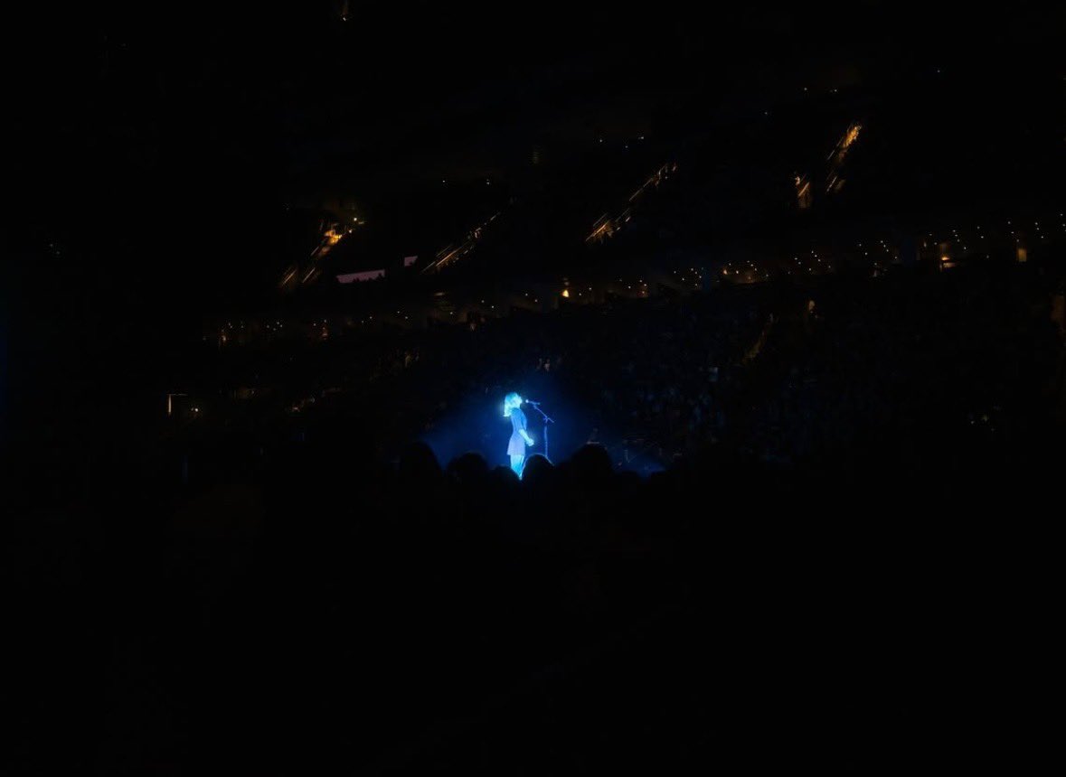 sourcebridgers's tweet photo. Phoebe on stage in Toronto 🖤 https://t.co/BD7tmoTjbW