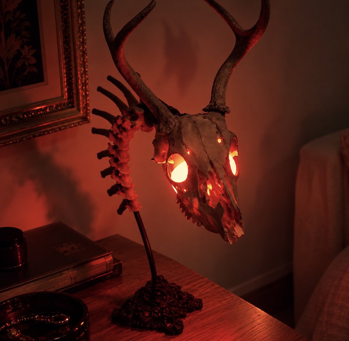 vogueamourr's tweet photo. lamp designed with deer skull and spine details https://t.co/OqhZxbcxHt