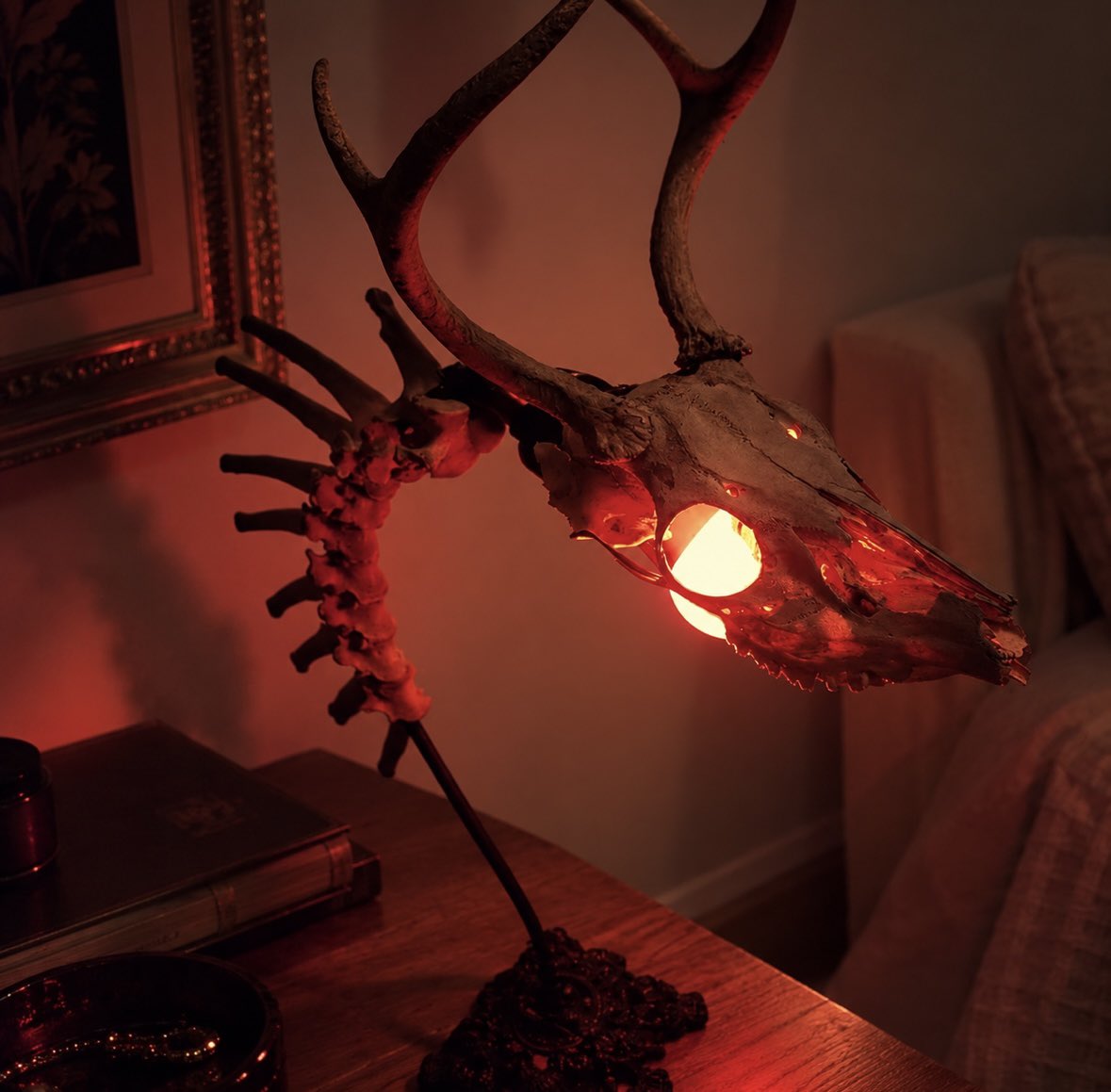 vogueamourr's tweet photo. lamp designed with deer skull and spine details https://t.co/OqhZxbcxHt