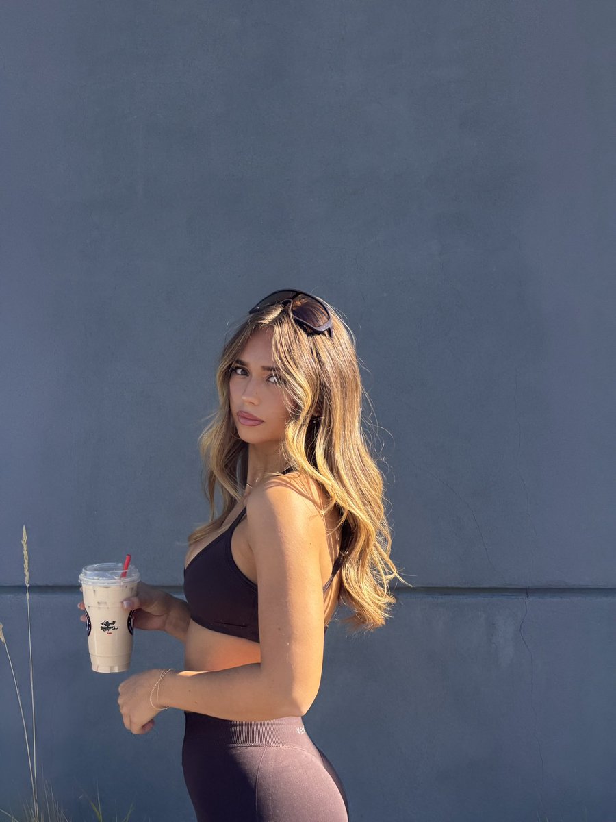 BreLeighdavis's tweet photo. https://t.co/z5chpvgU36 https://t.co/Y4o9N3dx8Z