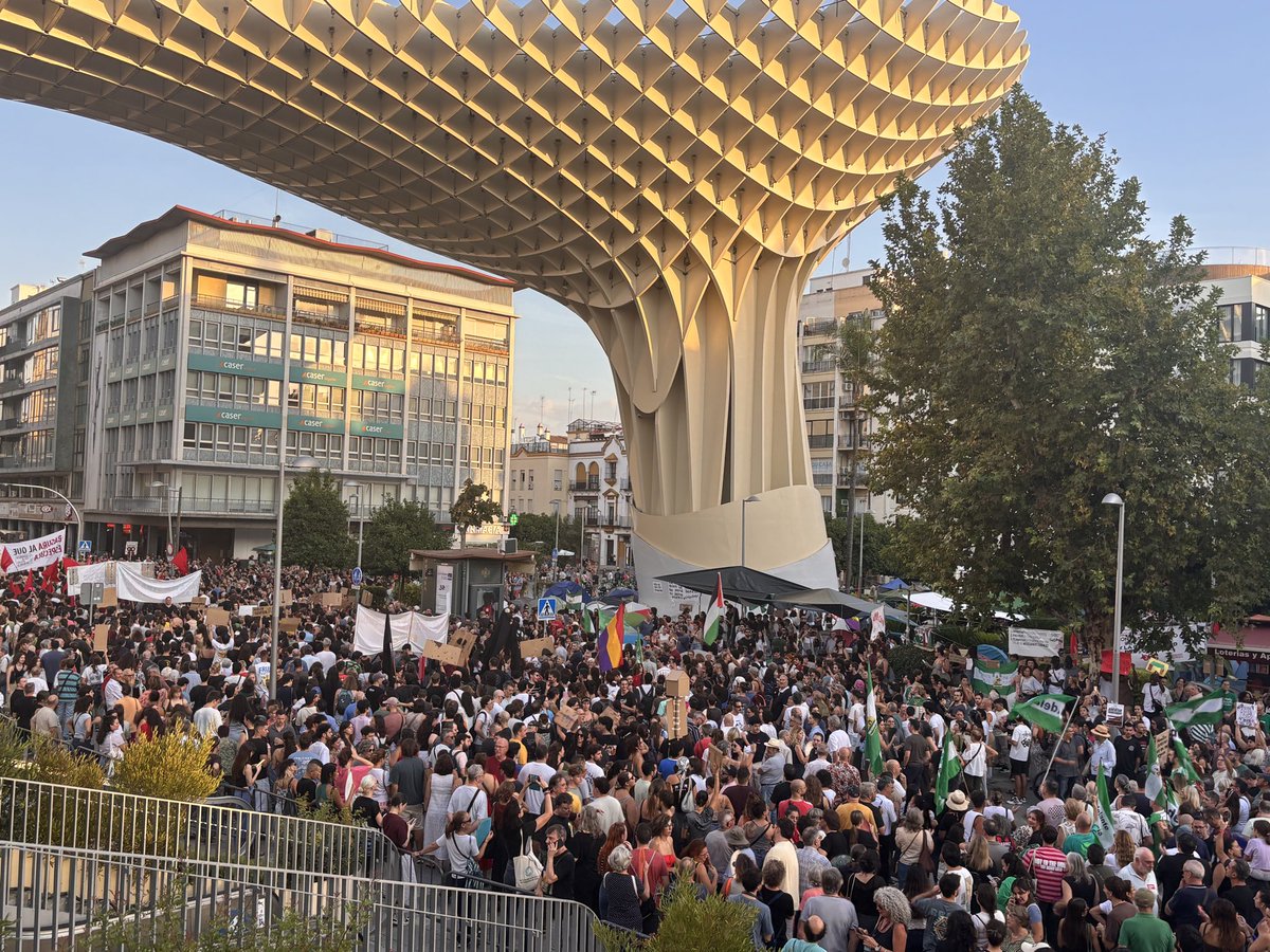 DaniCela8's tweet photo. Ahora mismo, las Setas de Sevilla https://t.co/wrb8n780fb