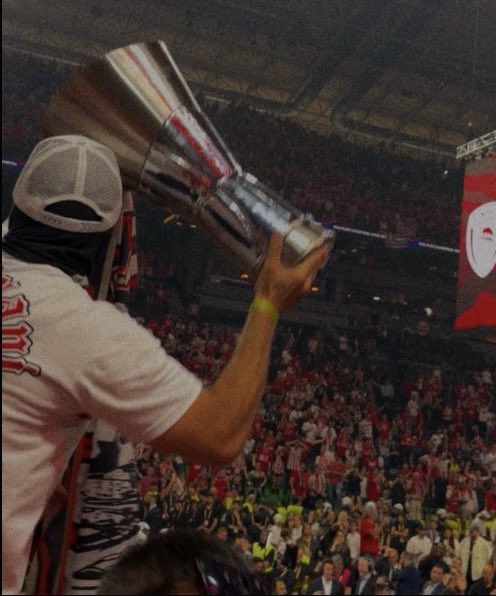 nai_o_yeste's tweet photo. Δεν θα περάσει ΠΟΤΕ!
#OlympiacosBC https://t.co/s9HskvzHCV