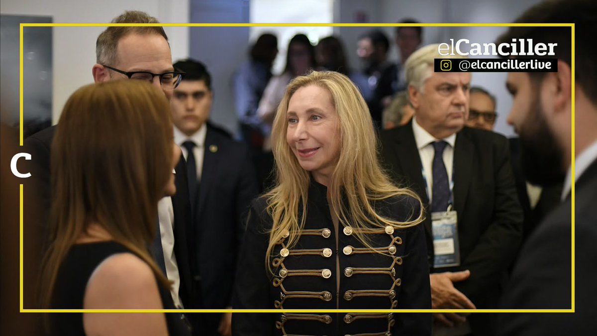 elcancillercom's tweet photo. [POLÍTICA] En París, "El Jefe" Karina, junto al presidente ejecutivo de PromArgentina, Diego Sucalesca, encabezó la Ronda de Negocios "Argentina B2B Week": se reunió con representantes de 14 empresas exportadoras de langostinos y vieiras e importadores franceses. 📸 https://t.co/65xw1bw6fC