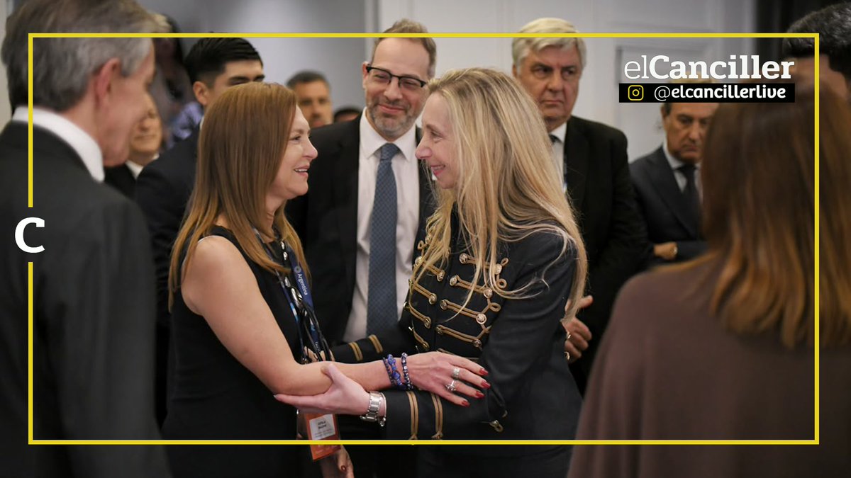 elcancillercom's tweet photo. [POLÍTICA] En París, "El Jefe" Karina, junto al presidente ejecutivo de PromArgentina, Diego Sucalesca, encabezó la Ronda de Negocios "Argentina B2B Week": se reunió con representantes de 14 empresas exportadoras de langostinos y vieiras e importadores franceses. 📸 https://t.co/65xw1bw6fC