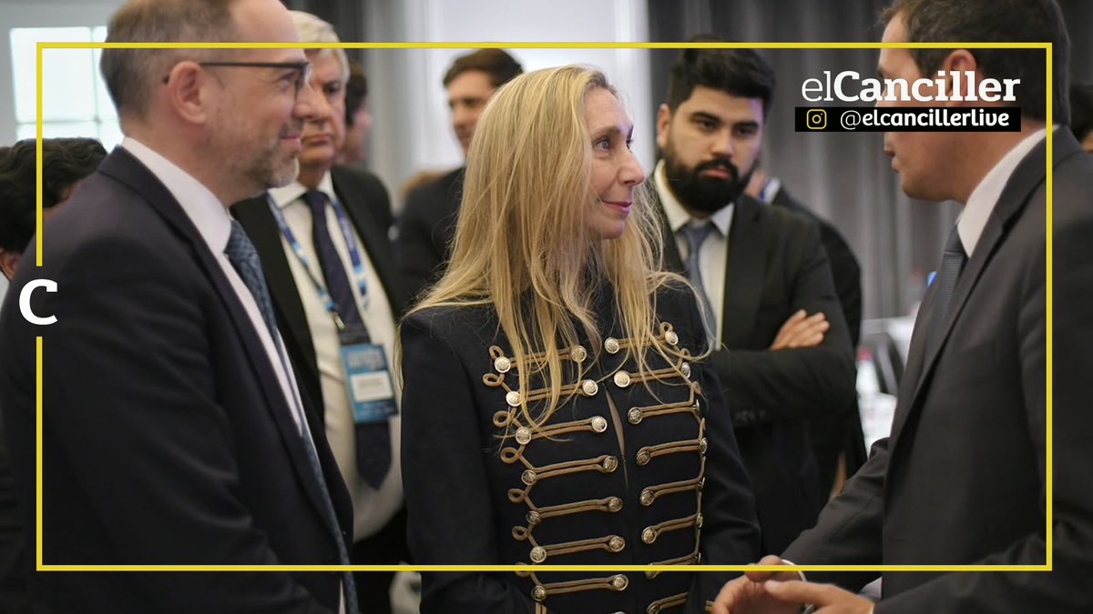 elcancillercom's tweet photo. [POLÍTICA] En París, "El Jefe" Karina, junto al presidente ejecutivo de PromArgentina, Diego Sucalesca, encabezó la Ronda de Negocios "Argentina B2B Week": se reunió con representantes de 14 empresas exportadoras de langostinos y vieiras e importadores franceses. 📸 https://t.co/65xw1bw6fC