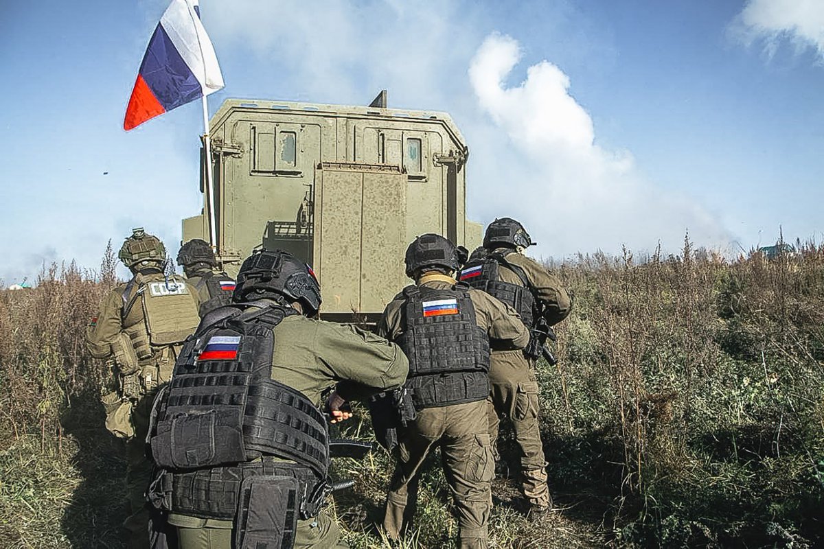 TheGreyPatriot_'s tweet photo. Today's joint CSTO training of ๐ง๐พ Minsk SOBR, ๐ท๐บ SOBR "Arkaim" and ๐ฐ๐ฌ MVD units "Sher" and "Shumkar" at "Chebarkul" training ground.
Part 1 of 2
#Russia #Russian #Russians #Today #CSTO #ODKB #Military #Army #Security #Rosgvardia #Police #Cops #Tactical #SOBR #MVD https://t.co/lbtAjIH9UD
