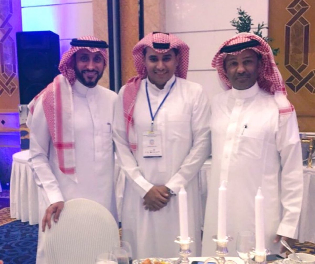 SamiAlharirii's tweet photo. راوغتني في موعدك و أنت لعّاب
وأنا أحملك من فوق صدري وسامي
.. 
كني شبيه " الخوجلي " داخل الباب
تايه و ضايع بين " يوسف و سامي " 

@SamiAlJaber @YousifAlthunian https://t.co/krXOcwTCrs