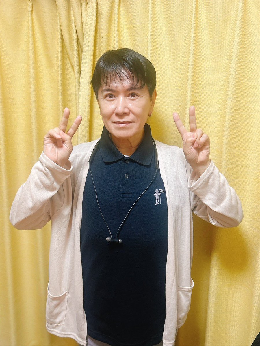 yujilovehappy29's tweet photo. 髪を切りました。10月２日『新テニミュ』の初日を観てきました。自分が作詞した歌を聴くのはとても楽しいものです。
みんな精一杯演じていて、ファイナルという事もあり、胸がいっぱいになりました。観劇後、演出部打ち上げをして、家に帰ってきて、『新テニミュ』のパンフを熟読して、シャワー浴びて、ホッとしたら、テッペン超えて２時20分。慌てて寝ます。『新テニミュ』本当に面白いですよ。ピース！