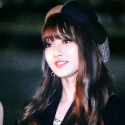 nayeonzyox's tweet photo. Jihyo had such a different vibe back in the day. Such a cute princess https://t.co/WrAqSewVSk