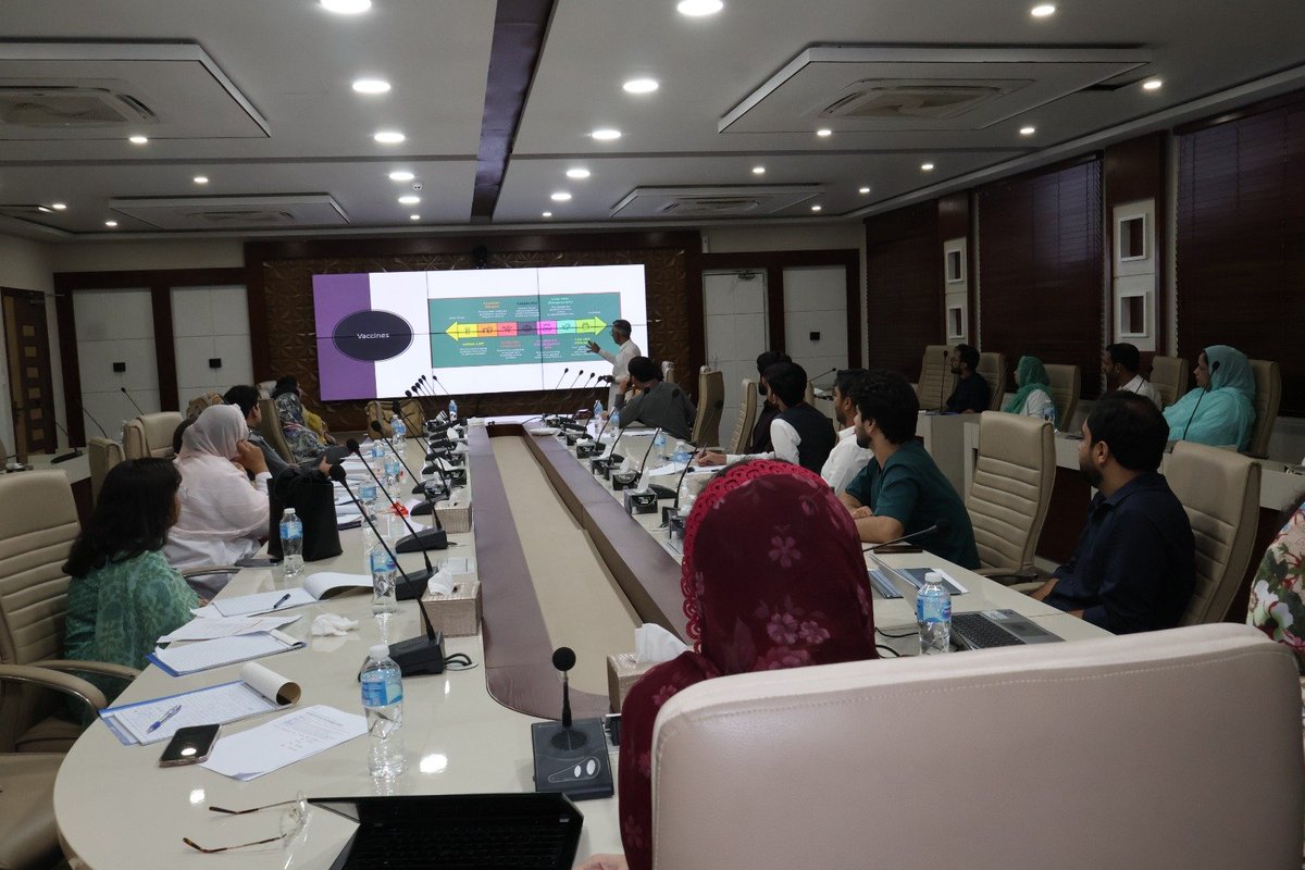 DhoIslamabad's tweet photo. DHO Islamabad attended the two-day refresher training on Clinical Management of Dengue at WHO Country Office, Islamabad, and interacted with healthcare providers. Emphasized early recognition and timely management of dengue cases. #Dengue #PublicHealth https://t.co/RgnVWihfeM