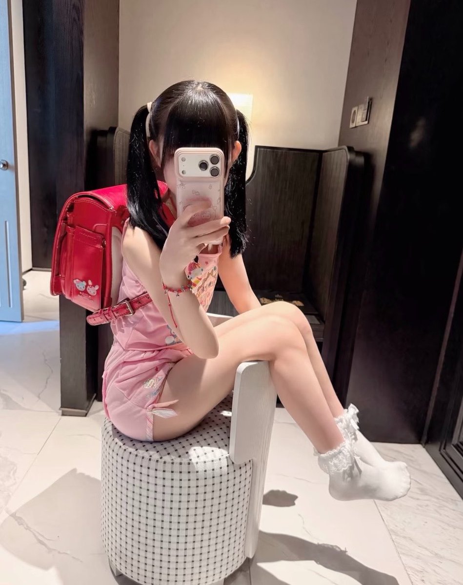melissa31no3's tweet photo. 新人刚玩x…..真给看

有人想锐评一下我13岁福嘛 🥹   

看完不许瞎说，赶紧看，我要删了

真没有🚪  流言1 我真的给呀 https://t.co/X4a1rnwptb
