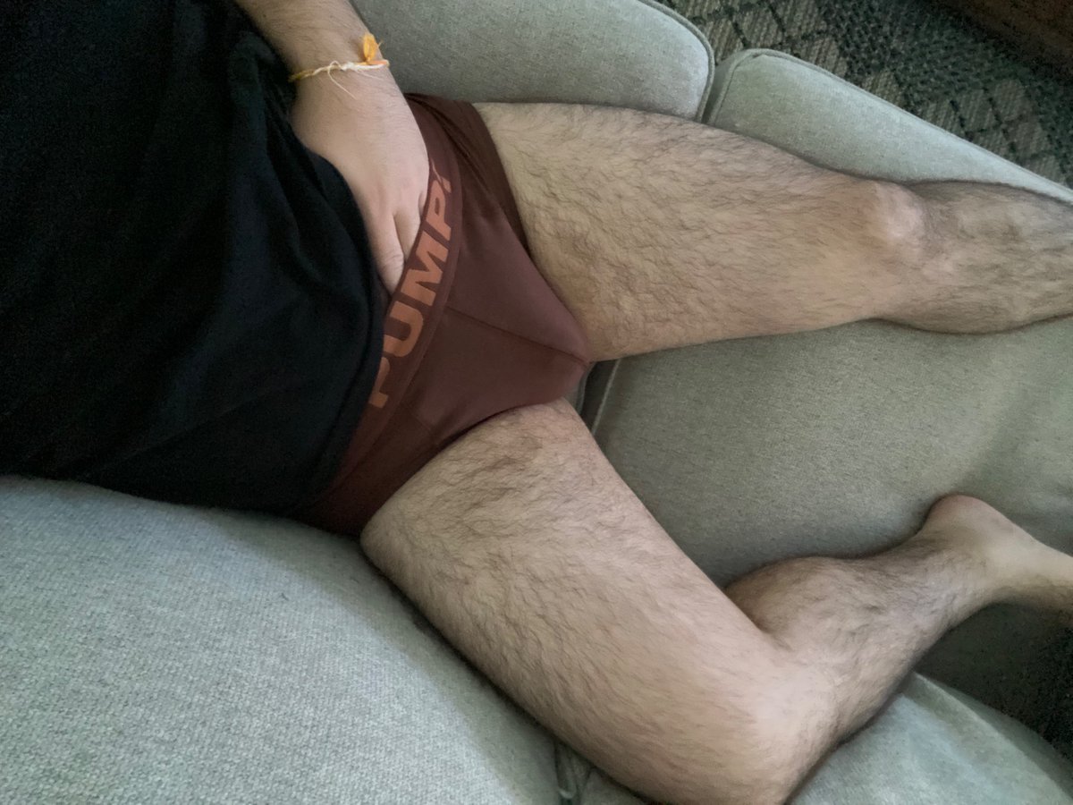 druitoo's tweet photo. Mood x undies 

Which one makes my hairy legs look the best ?🤭

#gay #jockstrap #underwear #brief #trunk #boxers #hairy https://t.co/W8Oh3H2Xae