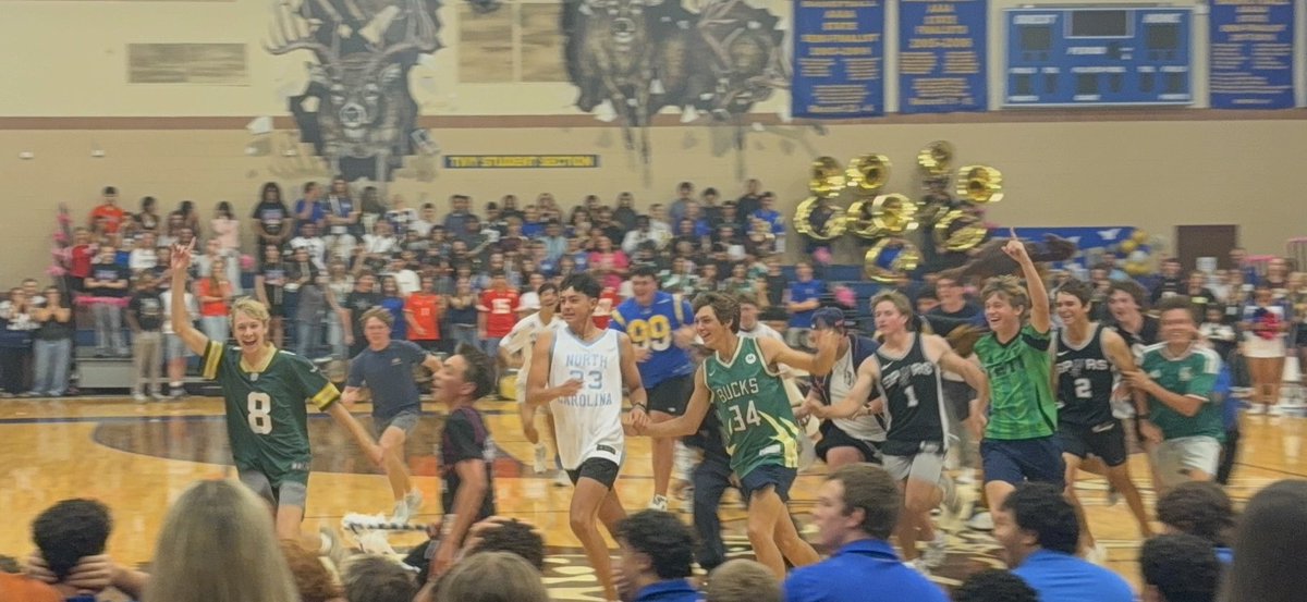 DrBrentRingo's tweet photo. The State’s #9 Tivy vs #4 Davenport this evening, and the loudest pep rally I’ve heard. And, student body honoring the high school custodial team. TFND! Great week in KISD. #KISDinspires @kerrvilleisd @TIVYHS https://t.co/qDNV5FJw3d