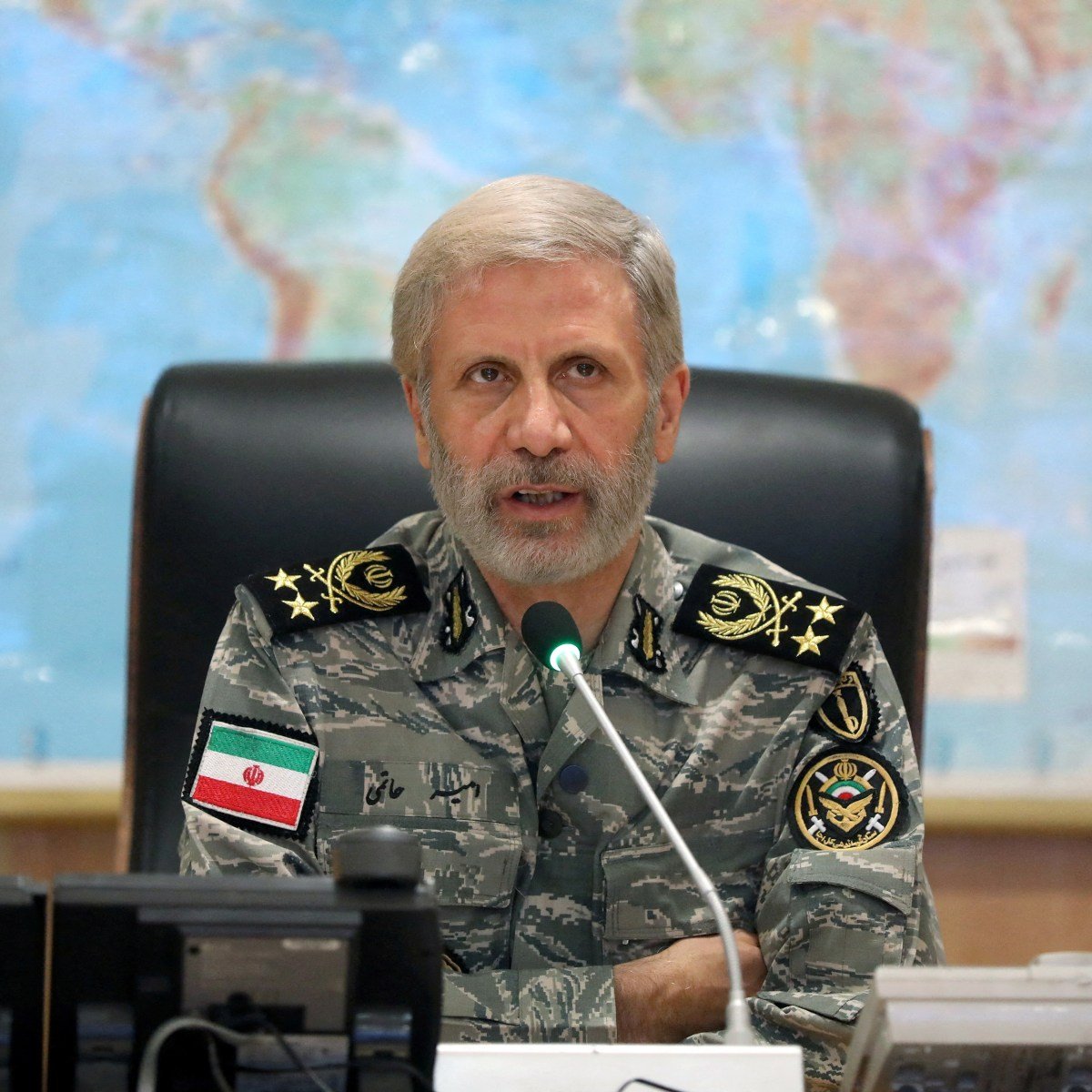 tvir_X's tweet photo. 🚨 BREAKING:

The Iranian military announced for the first time that it has prepared 15,000 intercontinental ballistic missiles to answer an imminent attack.

Officially, if Iran is attacked, US bases and US interests in the Middle East, including Tel Aviv, will be eliminated. https://t.co/V6hPMfD84Z
