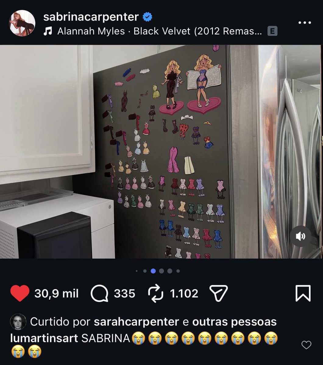 lumartinsart's tweet photo. the magnetic dolls i gave sabrina on her fridge!!!! insane 😭😭😭😭 https://t.co/VolWSGehFJ