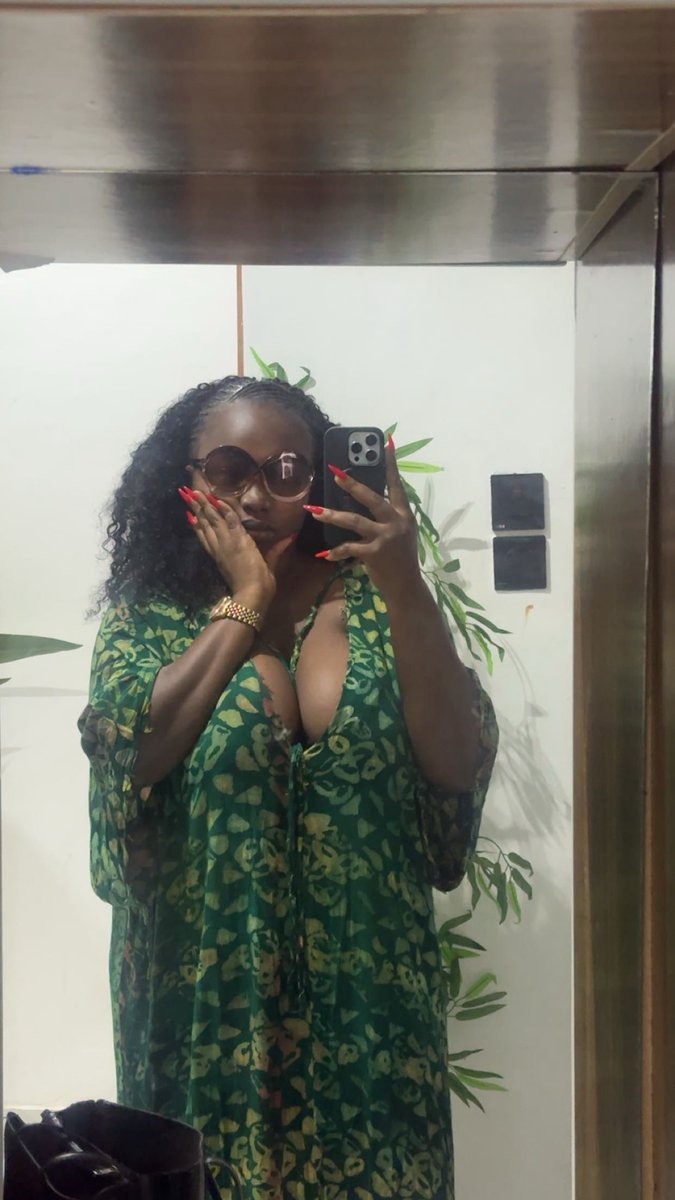 theadaeneh's tweet photo. Well darling here’s more!
You can’t own a Rolls-Royce &amp; park it in a garage sweetheart! 

Btw, stretch marks means my girls are natural, it’s common sense but then common sense is not so common in your bloodline, and I’d rather be sad &amp; good looking, than be as stupid as you!🫶🏾 https://t.co/Tnfvnv5ymW
