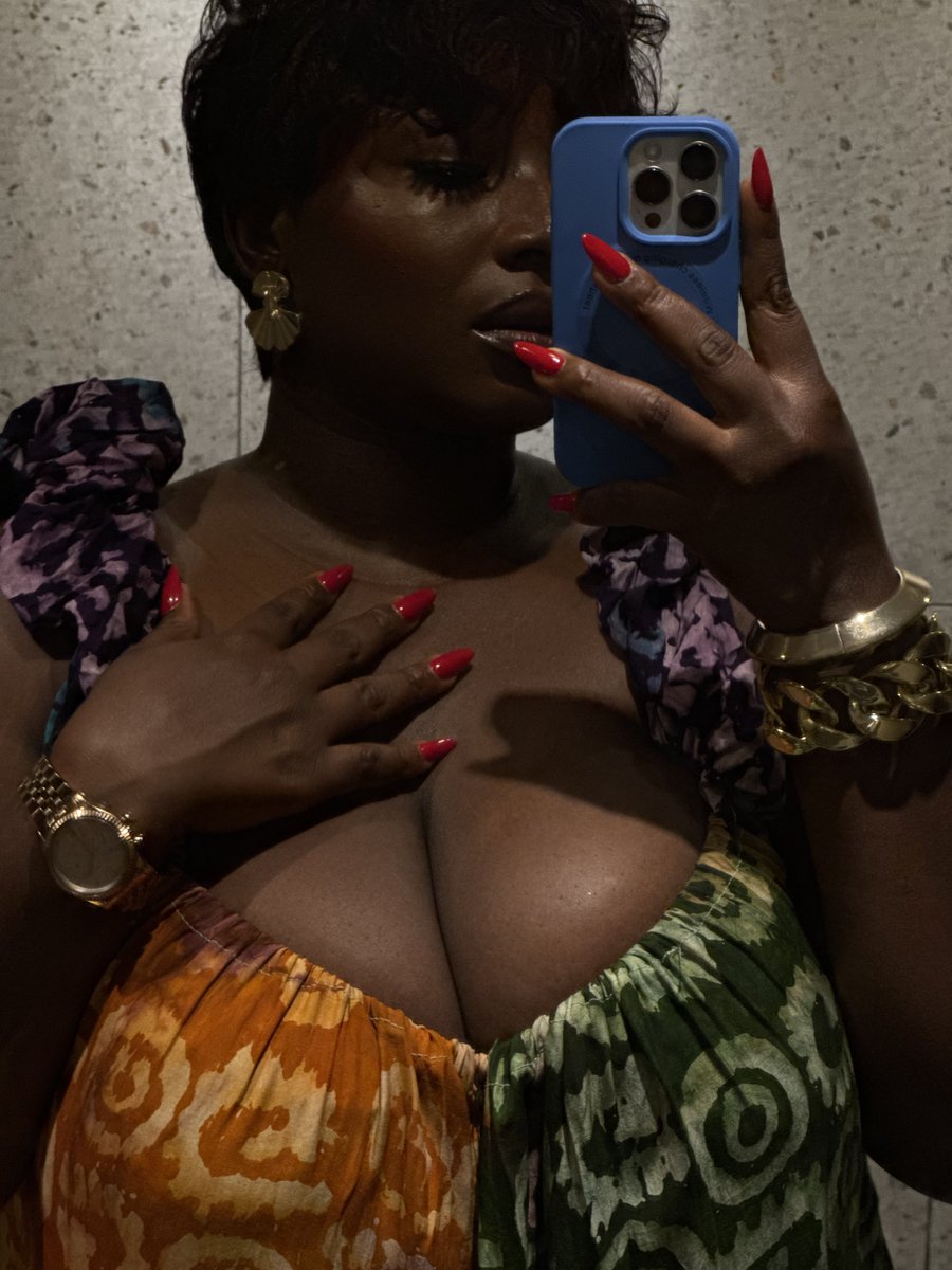 theadaeneh's tweet photo. Well darling here’s more!
You can’t own a Rolls-Royce &amp; park it in a garage sweetheart! 

Btw, stretch marks means my girls are natural, it’s common sense but then common sense is not so common in your bloodline, and I’d rather be sad &amp; good looking, than be as stupid as you!🫶🏾 https://t.co/Tnfvnv5ymW