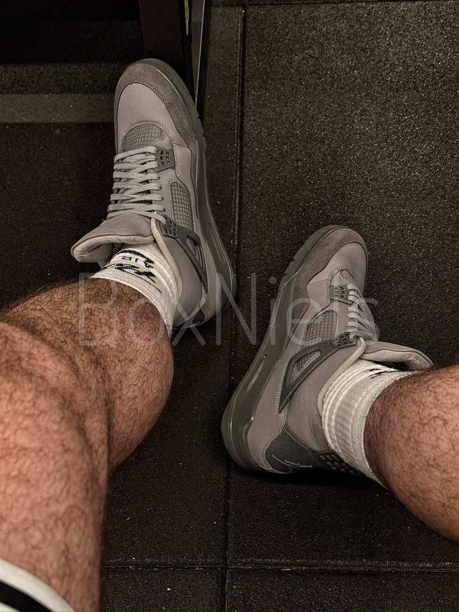 MasterBoxNiels's tweet photo. Legs so big it makes size 47,5 Jordans look small 😂😵‍💫 https://t.co/W3R1yIsbqd