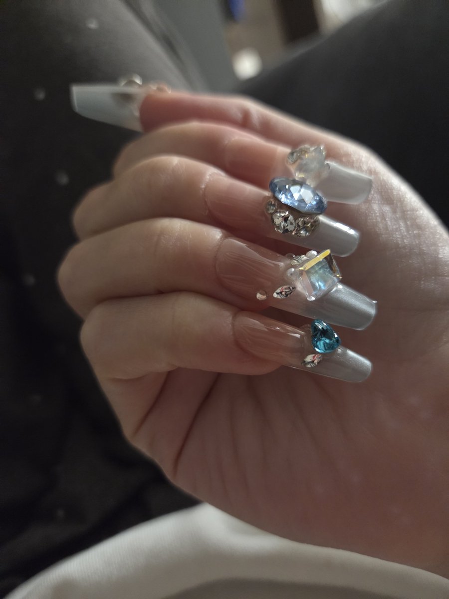 helloidkwhyitis's tweet photo. I think I got like 8k in but I ate so much, definitely gained today . Also new nails ✨️✨️✨️ https://t.co/8dvxCA4MR5