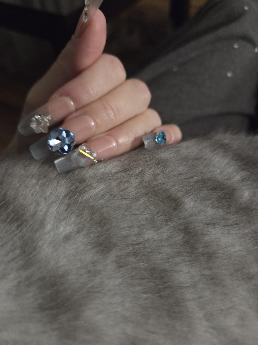 helloidkwhyitis's tweet photo. I think I got like 8k in but I ate so much, definitely gained today . Also new nails ✨️✨️✨️ https://t.co/8dvxCA4MR5