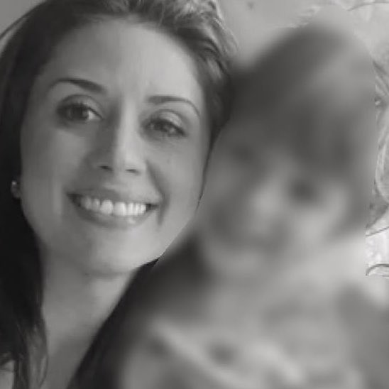 choquei's tweet photo. 🚨MUNDO: Brasileira m4t4 filha de 4 anos horas após decisão judicial entregar a guarda principal da criança ao pai nos EUA. https://t.co/c955CfUl8k