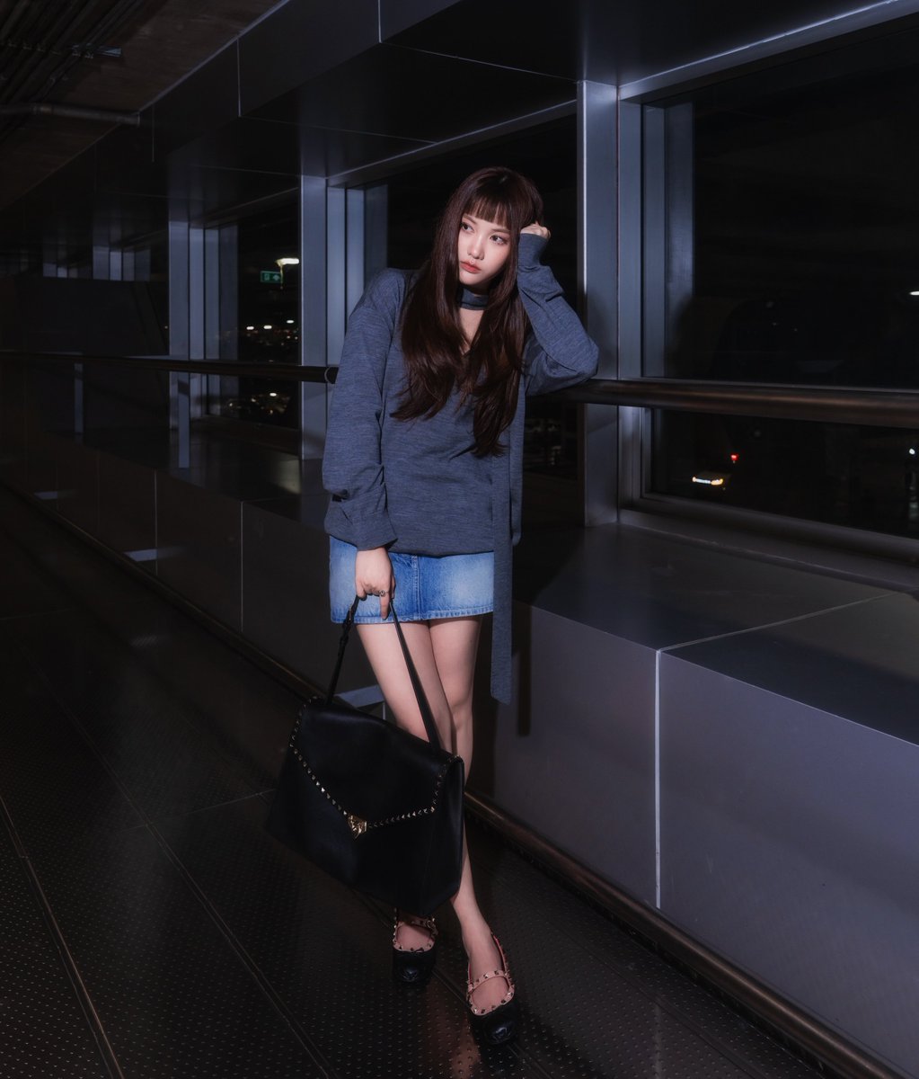 girlfreenphil's tweet photo. Valentino Brand Ambassador Freen Sarocha is heading to the Valentino SS27 Fashion Show for another stunning PFW moment ✈️

SAROCHA X VALENTINO PFW SS27
#ValentinoSS27xFreen
#ValentinoAntibiblioteca
#ValentinoGaravani
#srchafreen
#PFW

@srchafreen
@valentinoTH
@maisonvalentino https://t.co/gOcnTTU8xf
