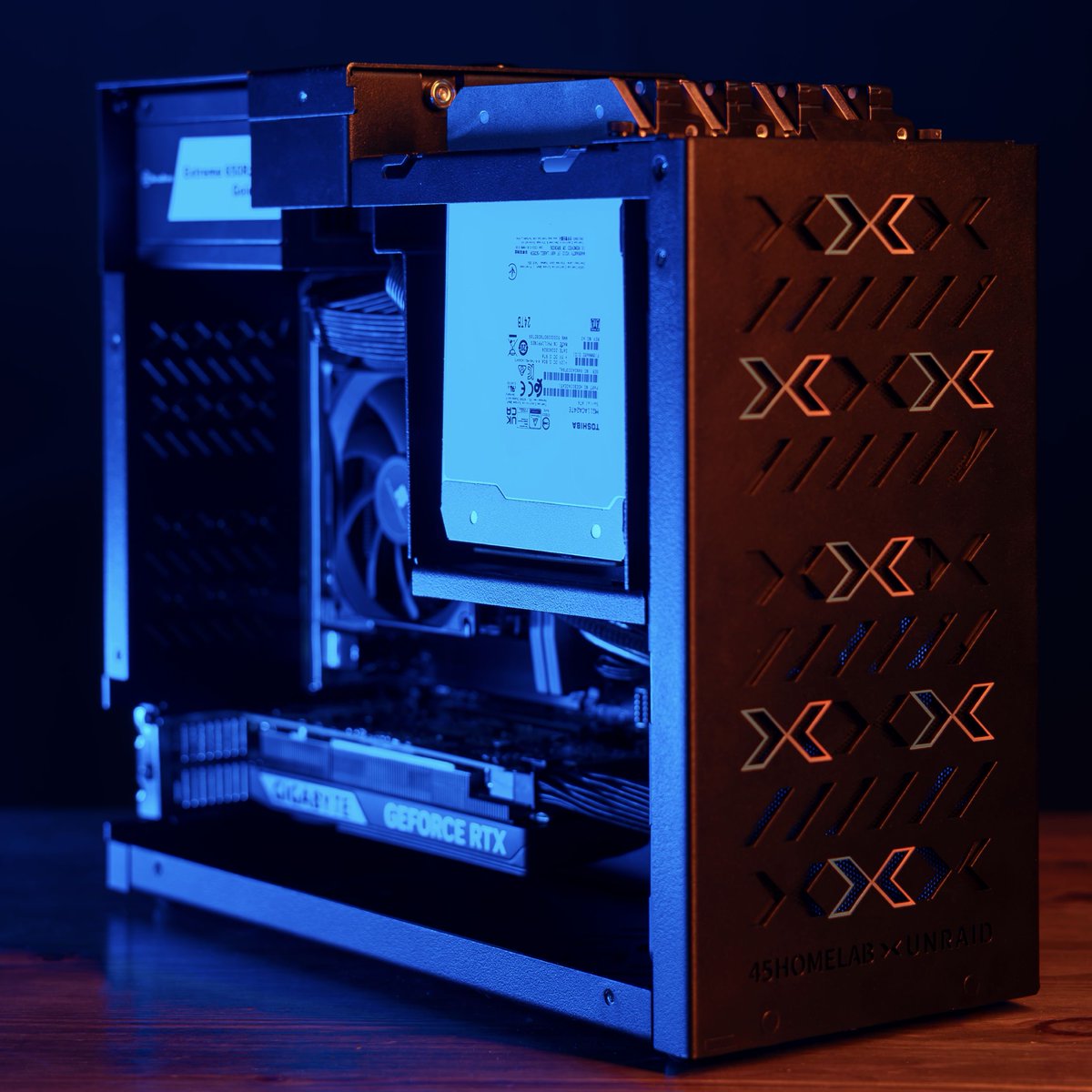 UnraidOfficial's tweet photo. The wait is finally over! 

Meet the next product in the @45homelab >< Unraid Signature Series lineup.

Bring your movies, family photos, files, and favorite apps together on a server of your own. The X4 fits into your home today.

Reserve Your X4:
https://t.co/GryGpVuz5l https://t.co/Lh1KNPLZVx