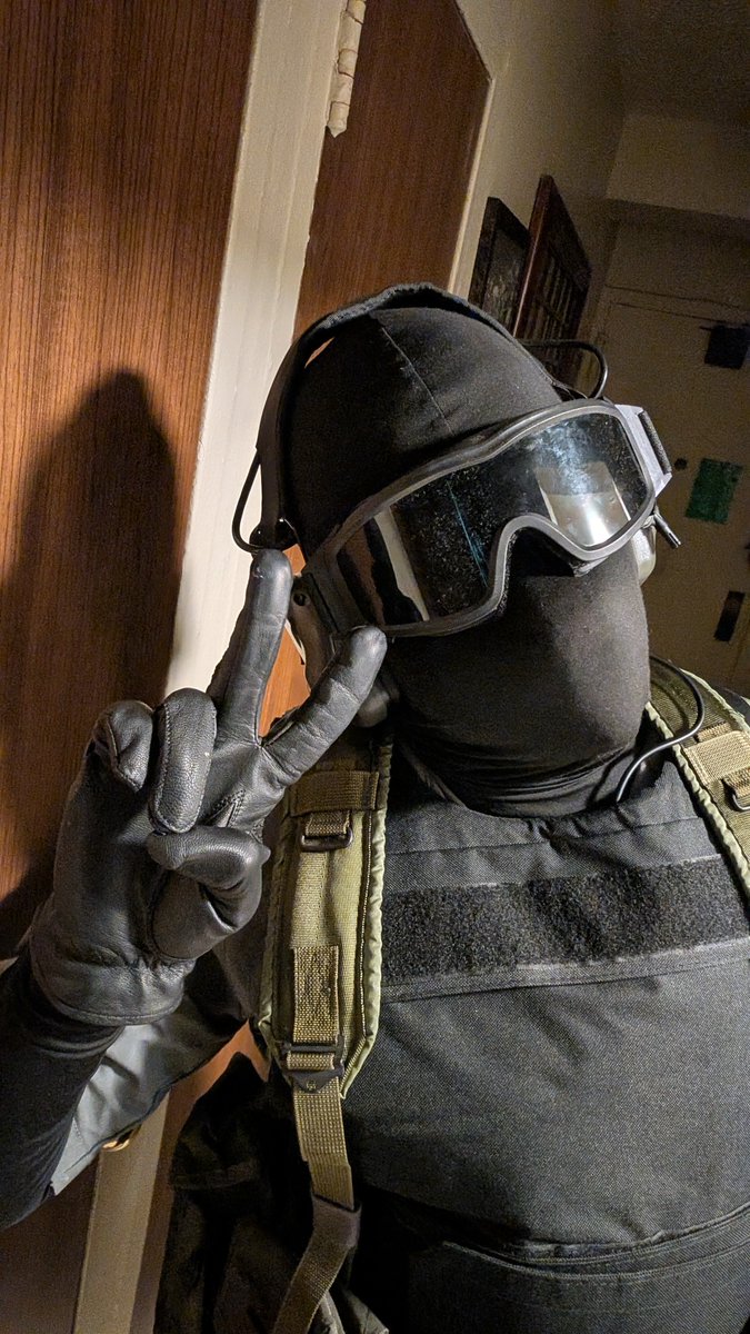 HazeWritesStuff's tweet photo. Thank you for all the follows and acceptance of my cosplays into the masked community but did you know I also make a webcomic centered on two gas mask protags?! 

It's Abnormal Shift (@AbnormalShift) a comedy/action comic about two guards trying to survive their shift at a horrific science facility! 

I write the comic while it's drawn by @DeadWords17 and @jeanfrancotwitt (shorts) who put in so much good work on it!