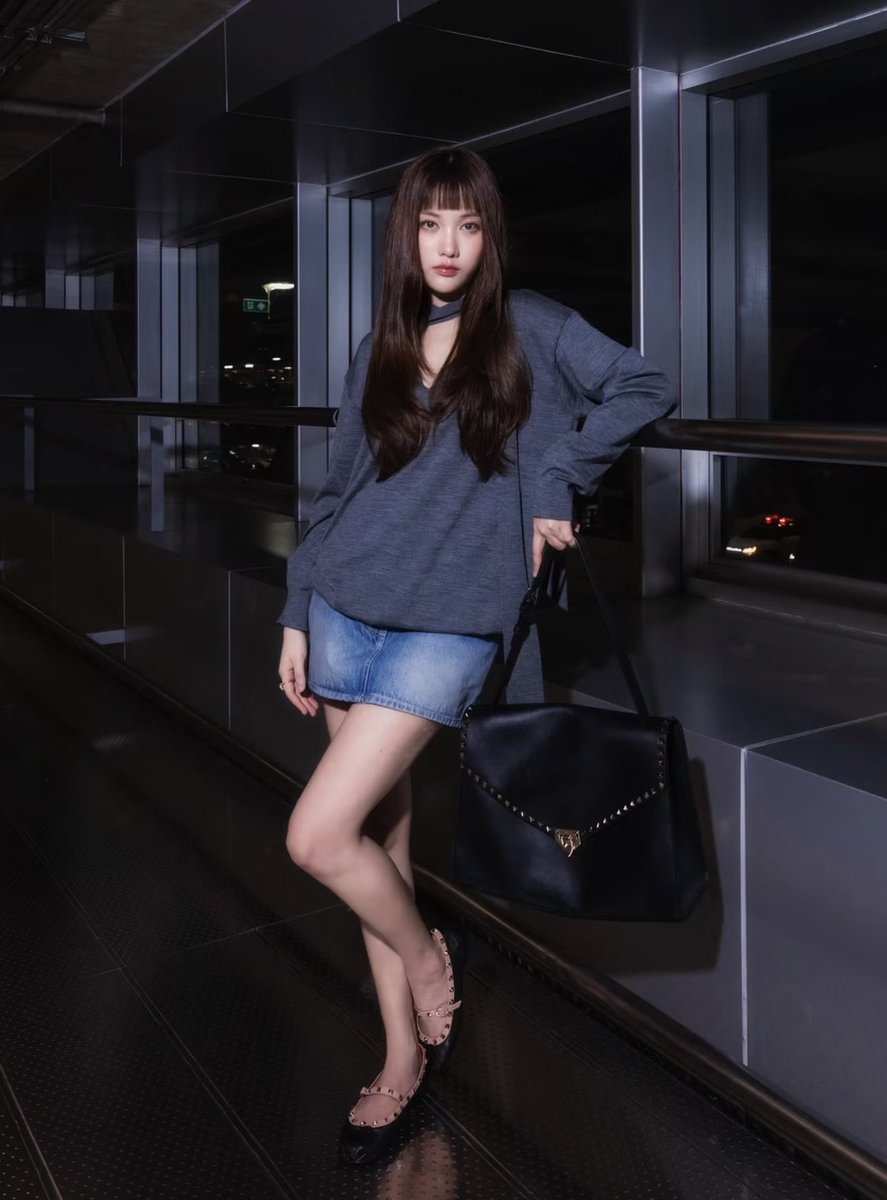 Myluckylover's tweet photo. @Solenn_Ent @ValentinoTH @MaisonValentino เดินทางปลอดภัยนะคะพี่ฟรีน 🫶

SAROCHA X VALENTINO PFW SS27
#ValentinoSS27xFreen
#ValentinoAntibiblioteca
#ValentinoGaravani
#srchafreen https://t.co/PfwshwK4ej