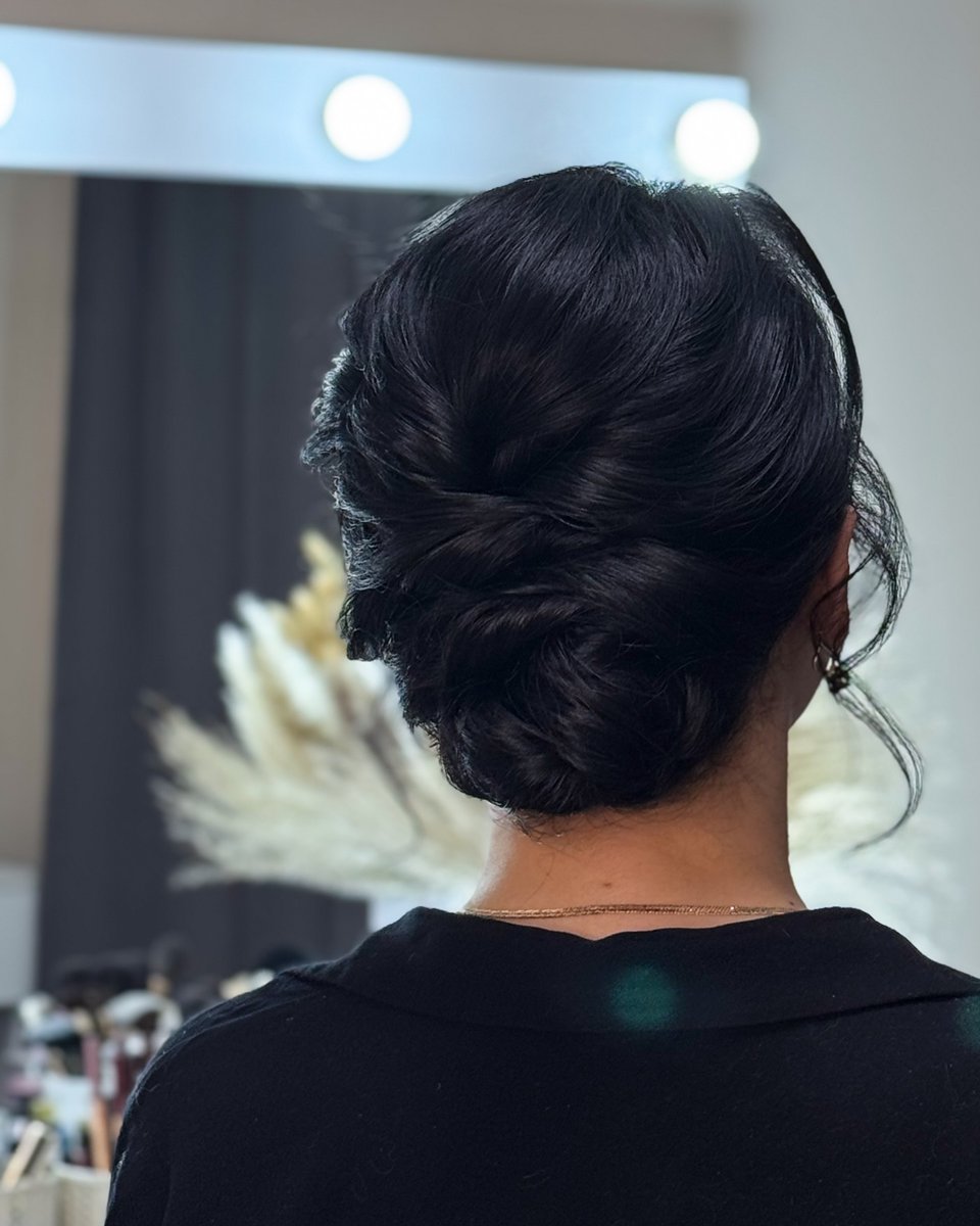 NestorBam's tweet photo. Low bun for the shortest hair

Hair @jazeera_makeuphair https://t.co/OOtDDVFTAt