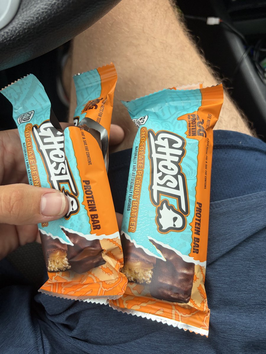 Andrewstaysdisc's tweet photo. These are a must cop aswell 

20g of protein 

270 calories 

Gains!!
😤 https://t.co/IhEWJKuSXK